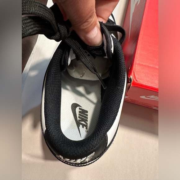 Nike Dunk Low Pandas women’s size 9 NIB - Picture 3 of 5